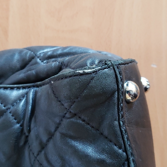 MICHAEL KORS BLACK QUILTED LEATHER HANDBAG - Picture 7 of 8